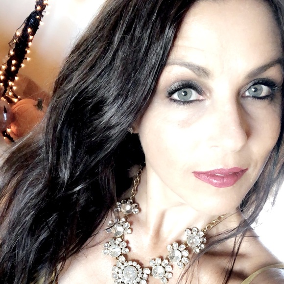 Meet your Posher, Loren - Picture 1 of 1